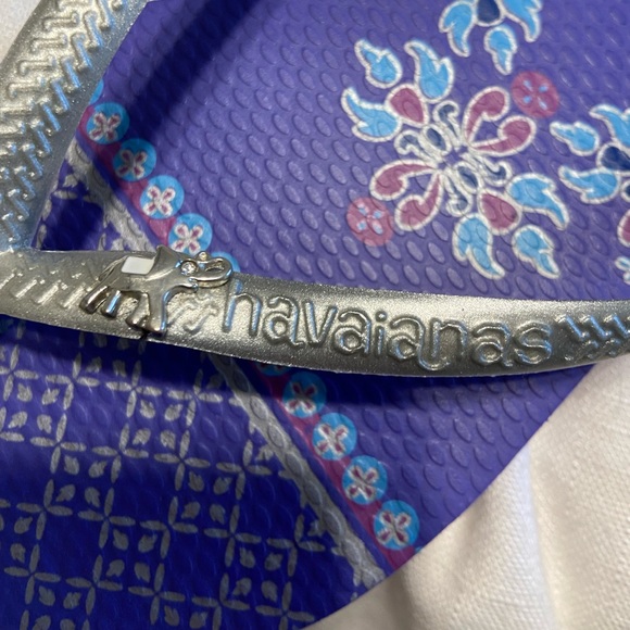 Havaianas Slim Purple & Silver Patterned Flip Flops - Size USA 7/8 - Picture 3 of 5